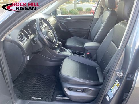 Used 2019 Volkswagen Tiguan SE w/ Panoramic Sunroof Package image 15