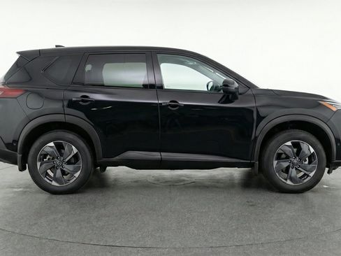 Used 2025 Nissan Rogue SV FWD image 11