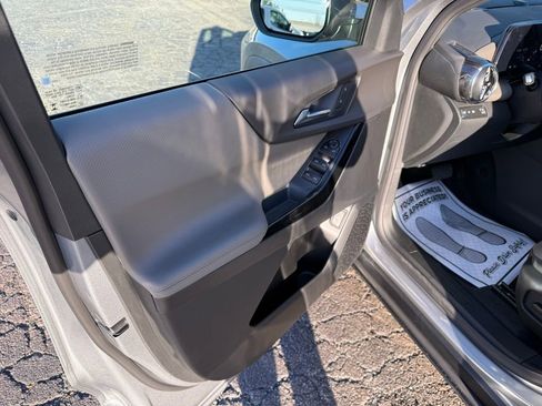 New 2026 Chevrolet Equinox LT w/ Convenience Package II image 9