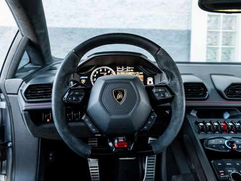 Used 2017 Lamborghini Huracan LP 610-4 Avio image 4