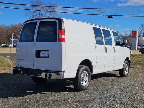 Used 2024 Chevrolet Express 2500 w/ Driver Convenience Package image 7