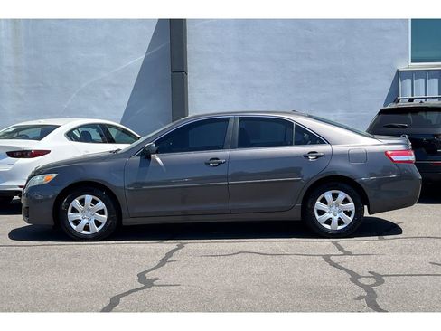 Used 2011 Toyota Camry LE image 9