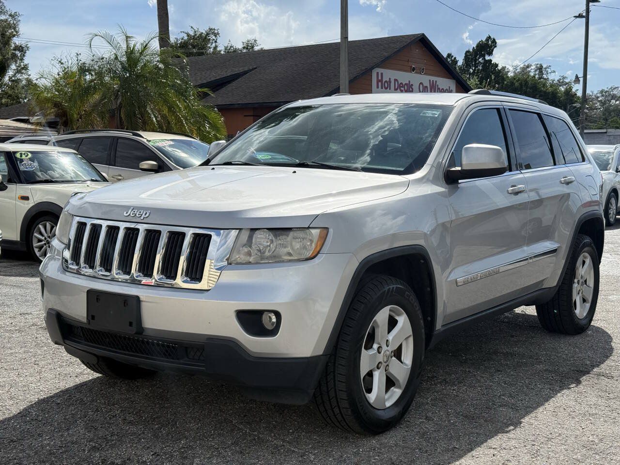 Used 2013 Jeep Grand Cherokee Laredo AWD/4WD image 2