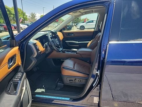 Used 2022 Nissan Pathfinder Platinum w/ Cargo Package FWD image 10