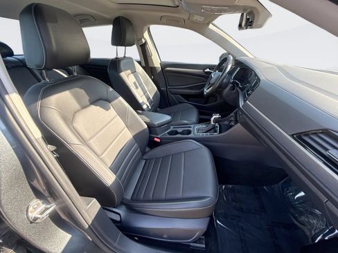 Used 2024 Volkswagen Jetta SE FWD image 23