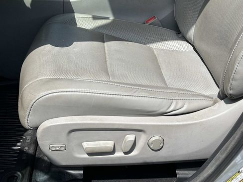 Used 2016 Toyota Highlander Limited w/ Driver Technology Package AWD/4WD image 18