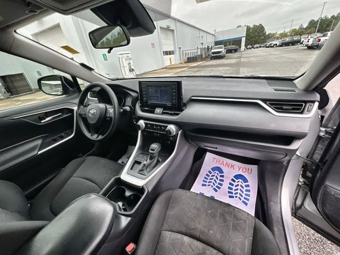 Used 2020 Toyota RAV4 XLE image 27