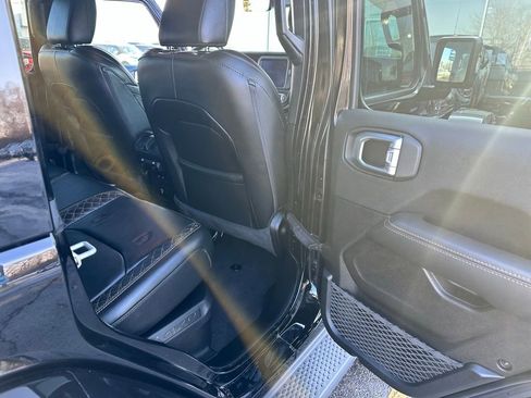 Used 2022 Jeep Wrangler Unlimited Sahara image 11