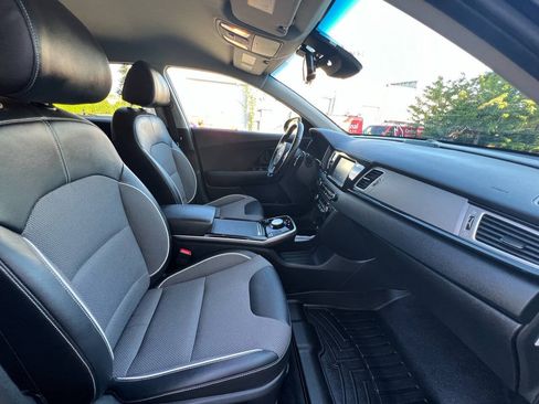 Used 2019 Kia Niro EX w/ Cold Weather Package 2.0 FWD image 35