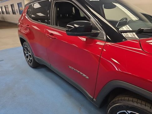 Used 2025 Jeep Compass Limited AWD/4WD image 3