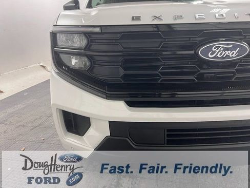 New 2026 Ford Expedition Active image 9