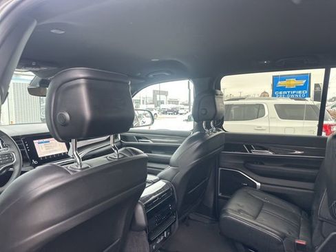 Used 2022 Jeep Wagoneer Series III w/ Flexible Seating Group image 33