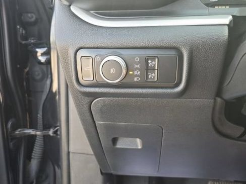 Used 2020 Ford Explorer XLT w/ Equipment Group 202A AWD/4WD image 12
