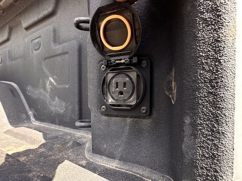 Used 2025 GMC Sierra 2500 AT4X w/ AT4X AEV Edition AWD/4WD image 9