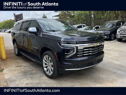 Used 2025 Chevrolet Suburban Premier image 1