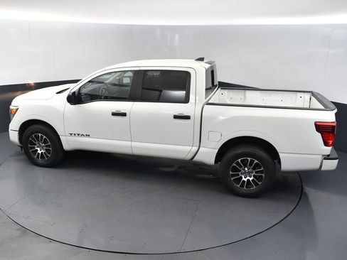 Used 2022 Nissan Titan SV image 21