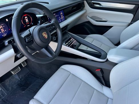 Certified 2024 Porsche Macan 4 Electric AWD/4WD image 4