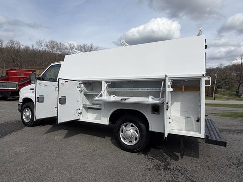 Used 2018 Ford E-350 and Econoline 350 Super Duty w/ Power Windows & Locks Group image 3
