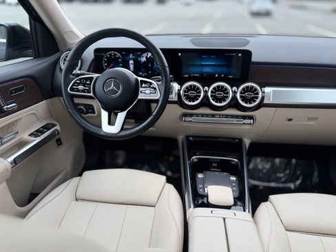 Used 2022 Mercedes-Benz GLB 250 4MATIC image 11