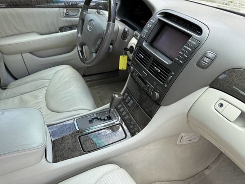 Used 2001 Lexus LS 430 RWD image 17