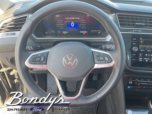 Used 2024 Volkswagen Tiguan SE image 9