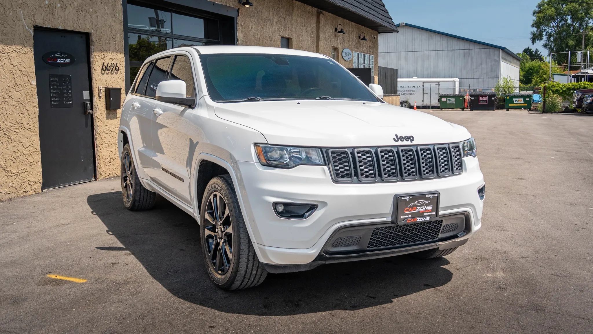 Used 2018 Jeep Grand Cherokee Altitude AWD/4WD image 4
