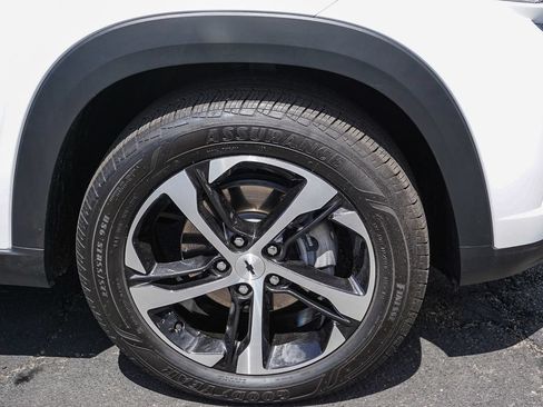 Used 2026 Chevrolet Trax RS w/ Sunroof Package FWD image 9