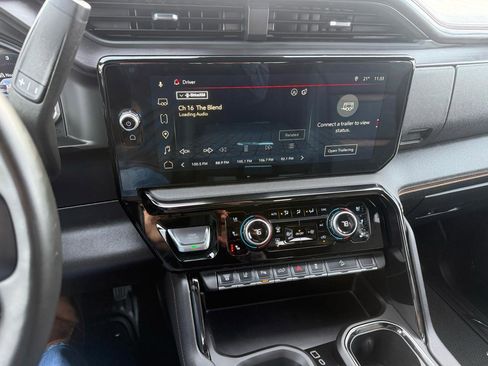 Used 2025 GMC Sierra 2500 AT4 w/ Technology Package image 18