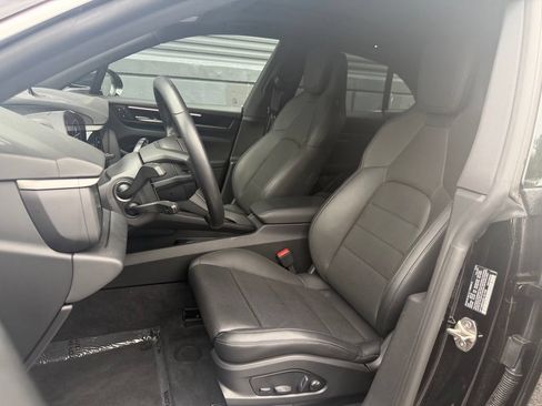 Certified 2025 Porsche Macan 4S Electric AWD/4WD image 5