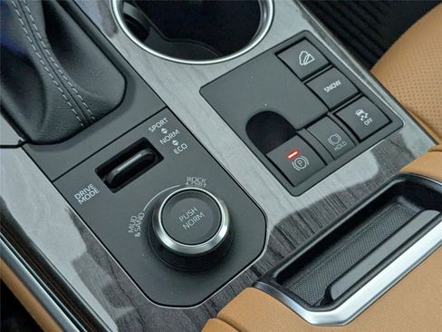 New 2026 Toyota Highlander Platinum image 21
