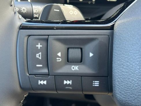 Used 2026 Nissan Pathfinder SL AWD/4WD image 12