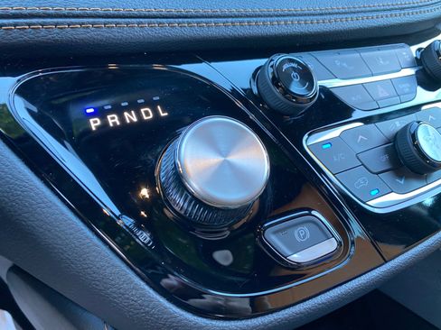 Used 2023 Chrysler Pacifica Pinnacle image 65