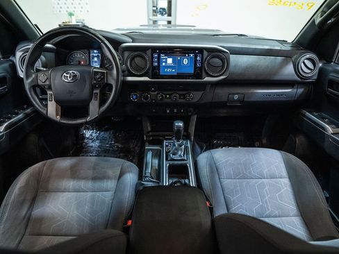 Used 2019 Toyota Tacoma TRD Sport image 11