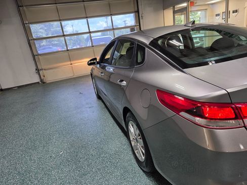 Used 2018 Kia Optima LX FWD image 10