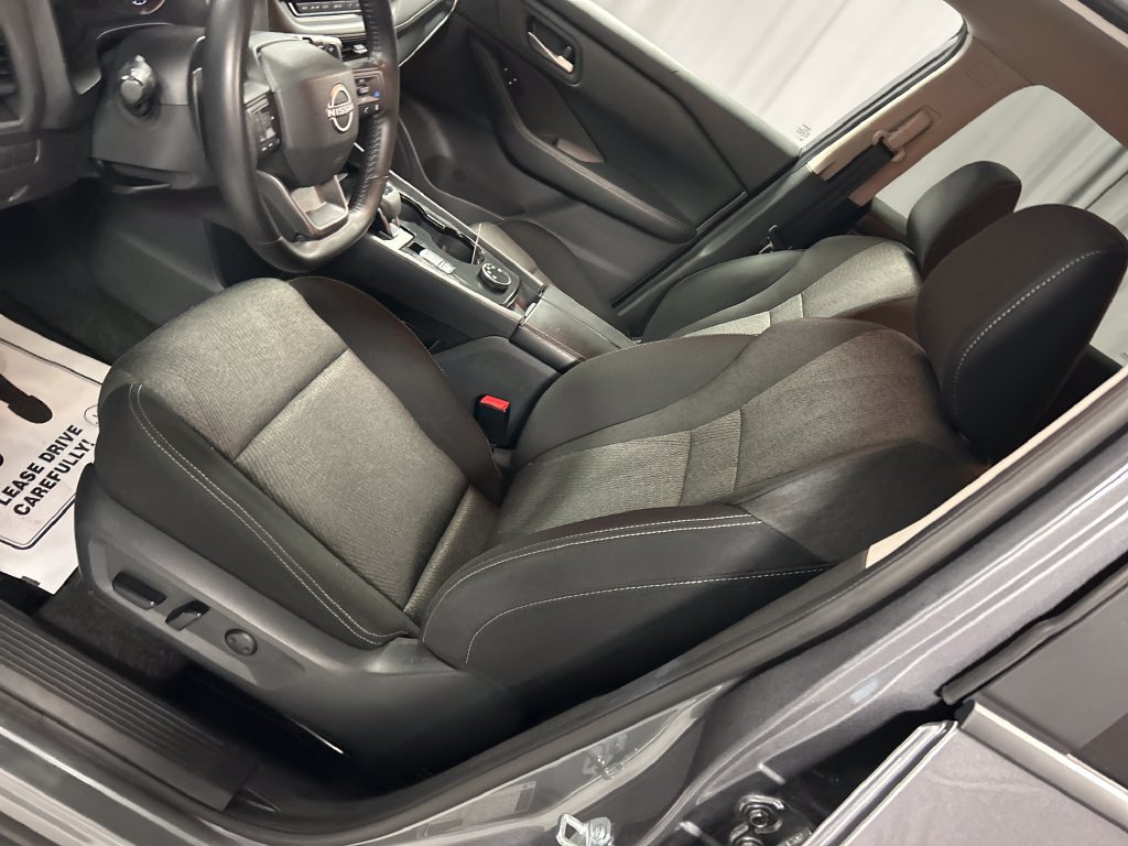Used 2025 Nissan Rogue SV AWD/4WD image 10