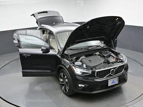Used 2023 Volvo XC40 B5 Plus w/ Protection Package Premier AWD/4WD image 49