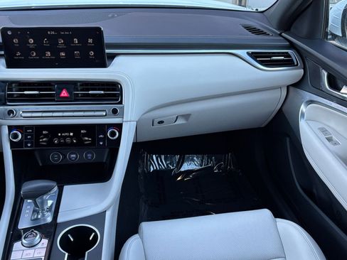Used 2025 Genesis G70 2.5T image 36