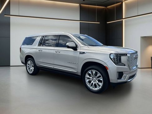 Used 2021 GMC Yukon XL Denali w/ Denali Ultimate Package RWD image 8