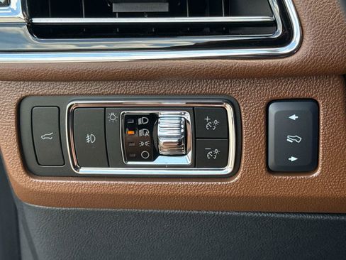 Used 2024 Lincoln Navigator Reserve AWD/4WD image 32