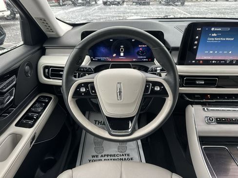 Used 2025 Lincoln Aviator Reserve AWD/4WD image 14