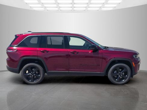 Used 2026 Jeep Grand Cherokee Limited w/ Limited Altitude Package AWD/4WD image 9