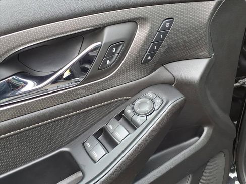 Used 2023 Chevrolet Traverse Premier image 15