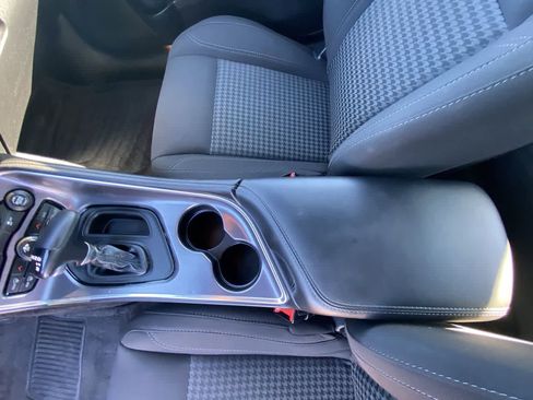 Used 2017 Dodge Challenger SXT image 20