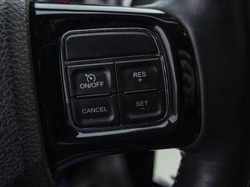 Used 2016 Dodge Grand Caravan SE image 16