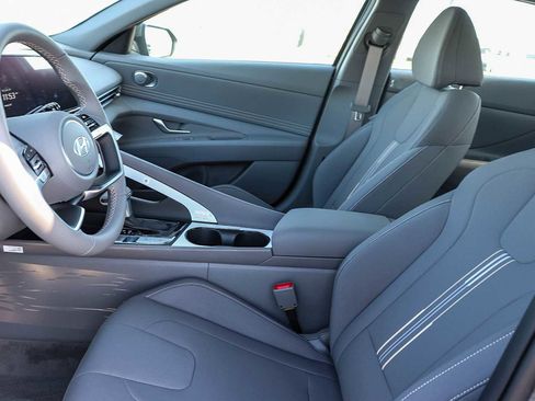 New 2025 Hyundai Elantra SEL image 22