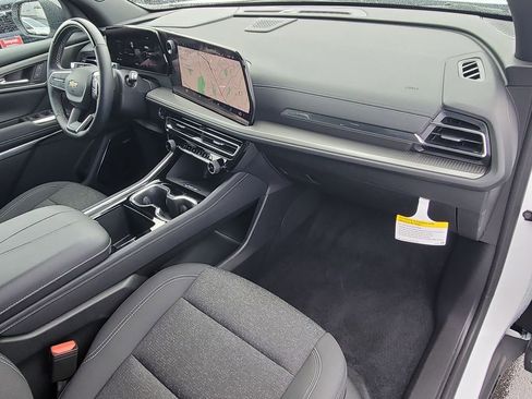 Used 2025 Chevrolet Traverse LT w/ Enhanced Driving Package image 29