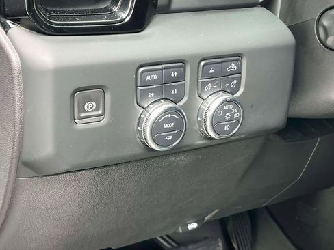 Used 2024 GMC Sierra 1500 AT4 w/ Technology Package AWD/4WD image 29