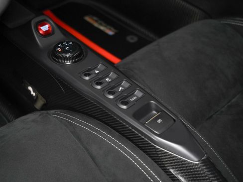 Used 2019 Ford GT RWD image 48