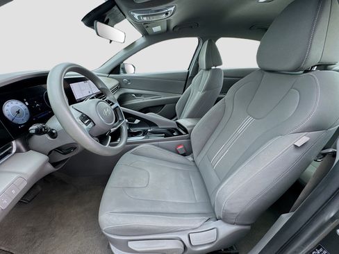 Used 2024 Hyundai Elantra SEL FWD image 13