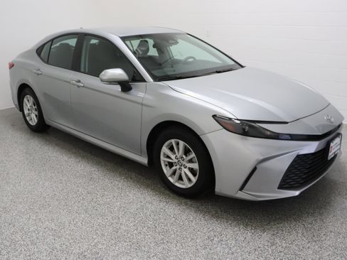 Certified 2025 Toyota Camry LE image 4